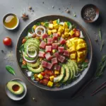 Ensalada poke de atún, aguacate y mango